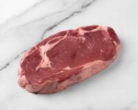 استیک نیویورکی با کیفیت بالا و طعمی بی‌نظیر | High-quality New York steak