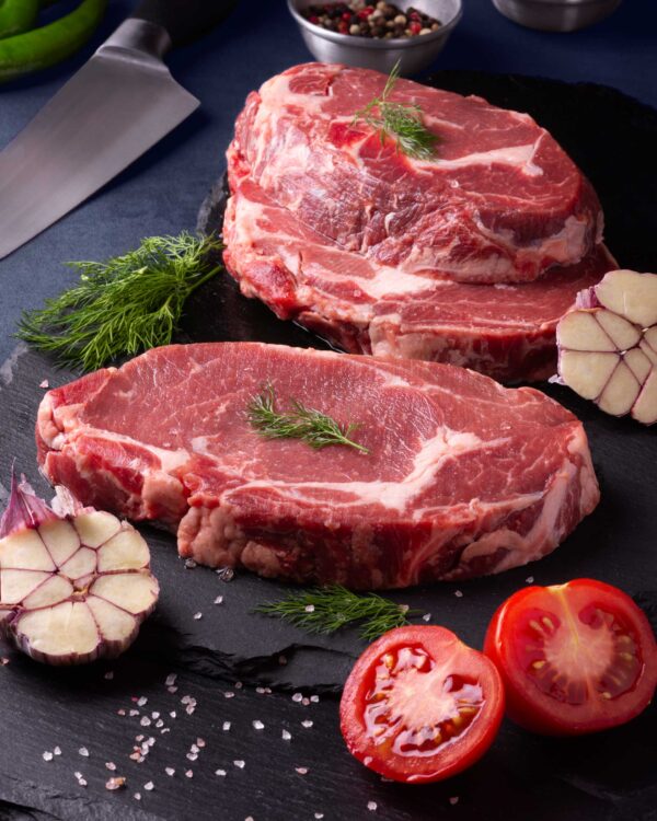 استیک نیویورکی با کیفیت بالا و طعمی بی‌نظیر | High-quality New York steak