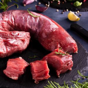 مغز فیله گوساله تازه و باکیفیت، مناسب برای کباب یا استیک، با بافت نرم و طعم لذیذ