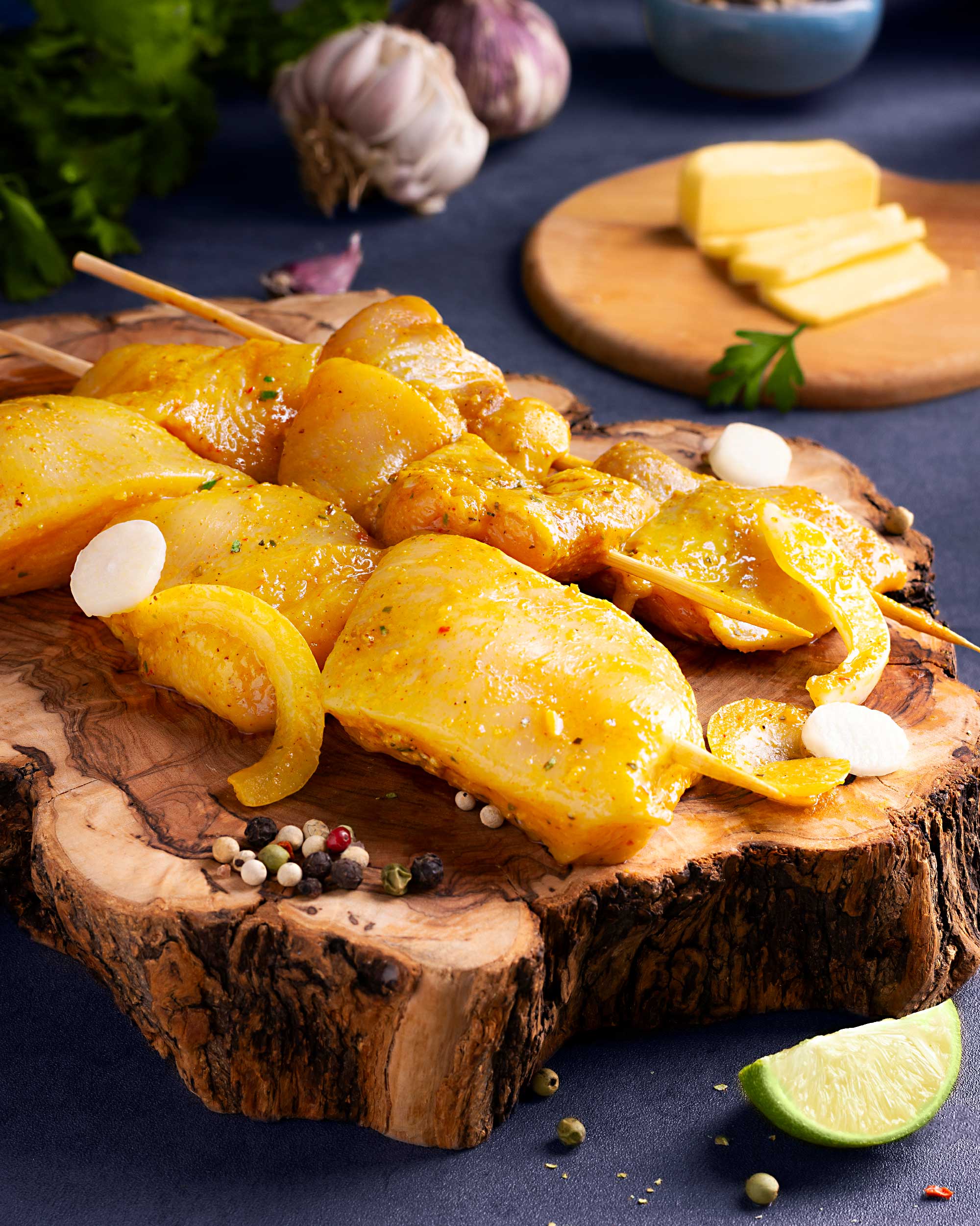 DSC_2519web تصویر جوجه سیر و کره، شامل ران و سینه بدون استخوان مرغ، مزهدار شده با سیر تازه و کره