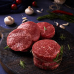 استیک فیله مینیون گوساله، با بافت نرم و طعمی فوق‌العاده