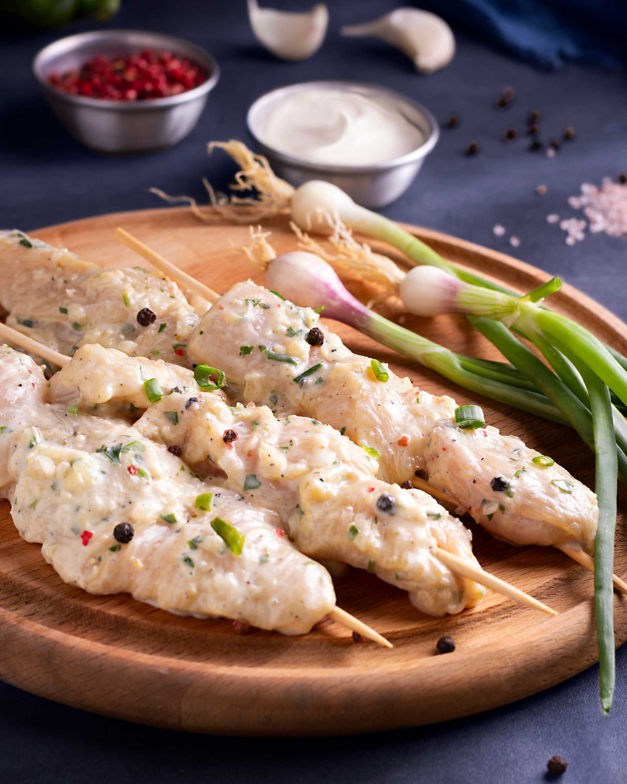 ArabianChicken تکههای خوشطعم مرغ جوجه عربی با طعمدهندههای عربی، آماده برای پخت در فر یا روی گریل