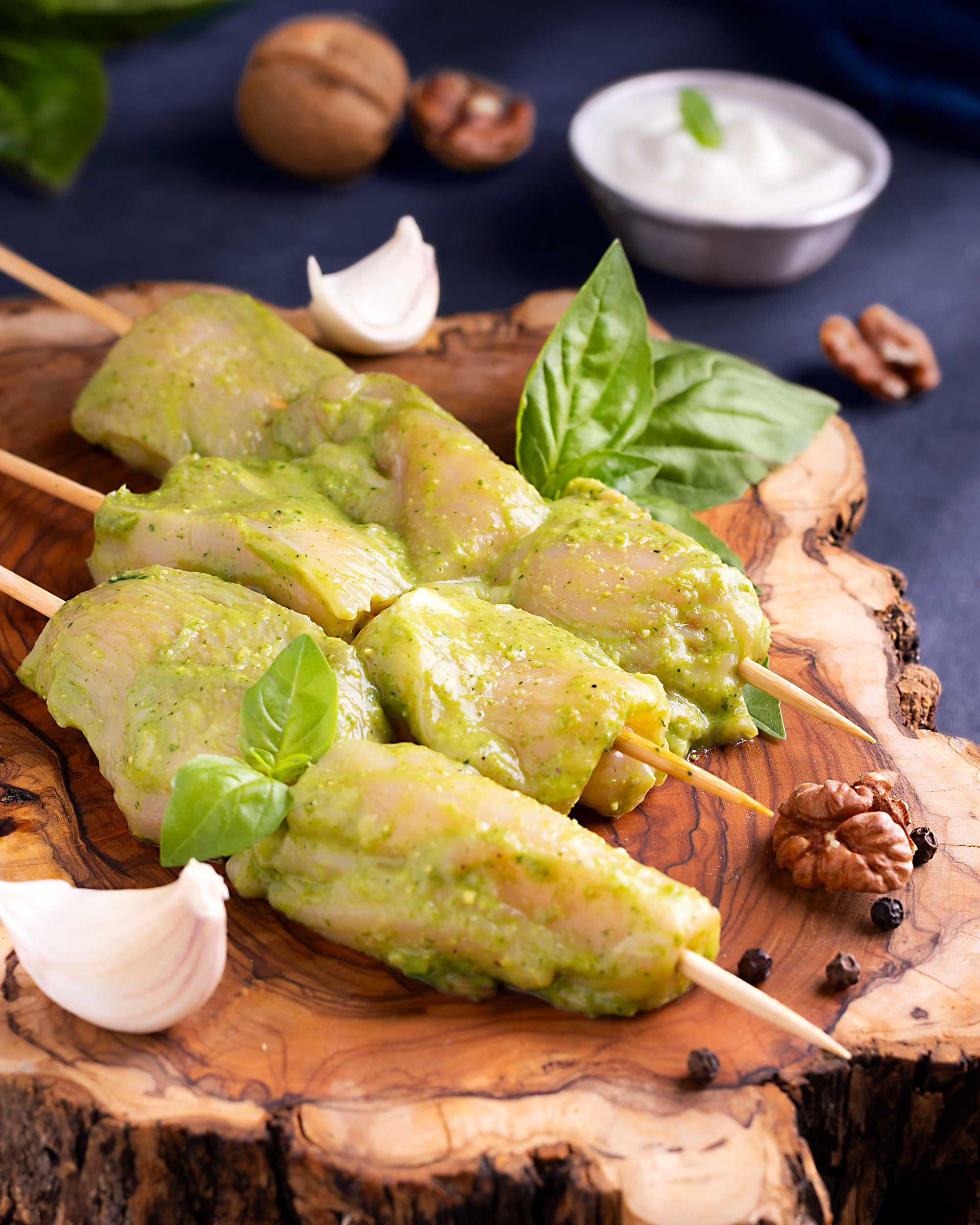 Herbed Chicken جوجه سبز با تکههای مرغ تازه و سبزیجات معطر در کنار یک سس خوشمزه
